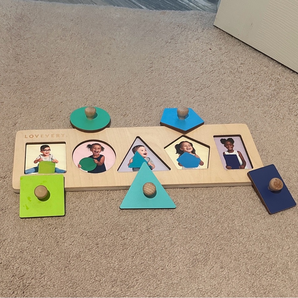 Lovevery Friends of all shapes Montessori Puzzle